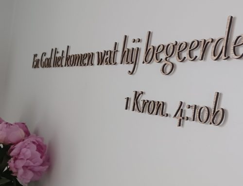 Houten tekst Eikenhout
